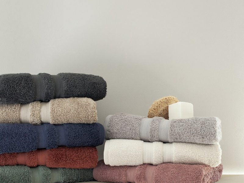 Luxurious Egyptian cotton bath towels, various colors, soft, absorbent, high-quality, Veluda.